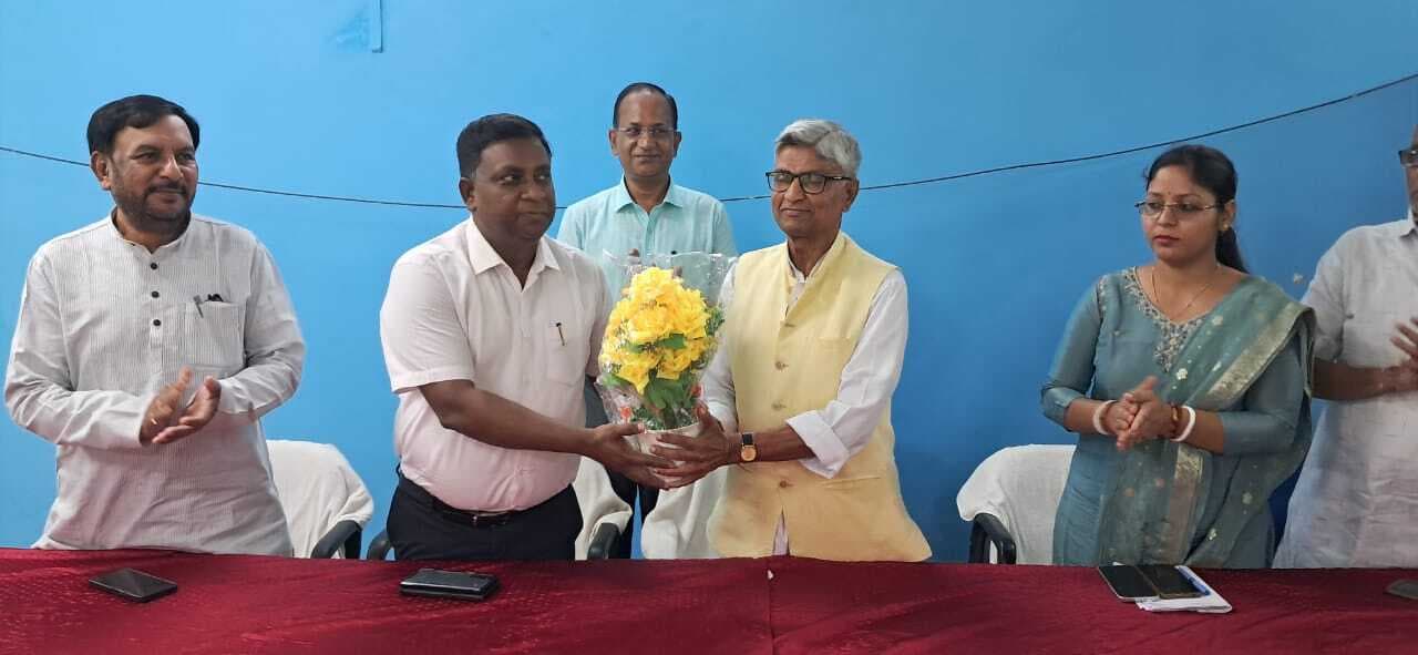 प्रखंड बीस सूत्री की पहली बैठक में कल्याणकारी योजनाओं की प्रगति की हुई समीक्षा