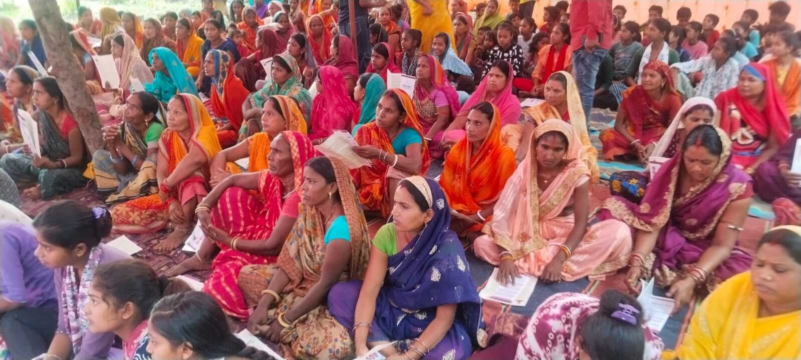 महिला संवाद के दौरान गांव में ही उच्च शिक्षा किये जाने की रखी मांग