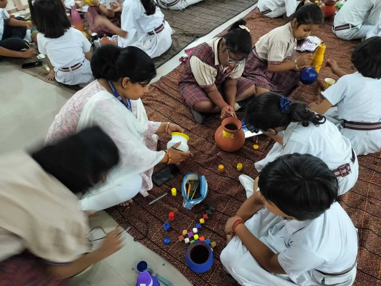 समर कैंप में कला और रचनात्मक गतिविधियों का किया गया प्रदर्शन