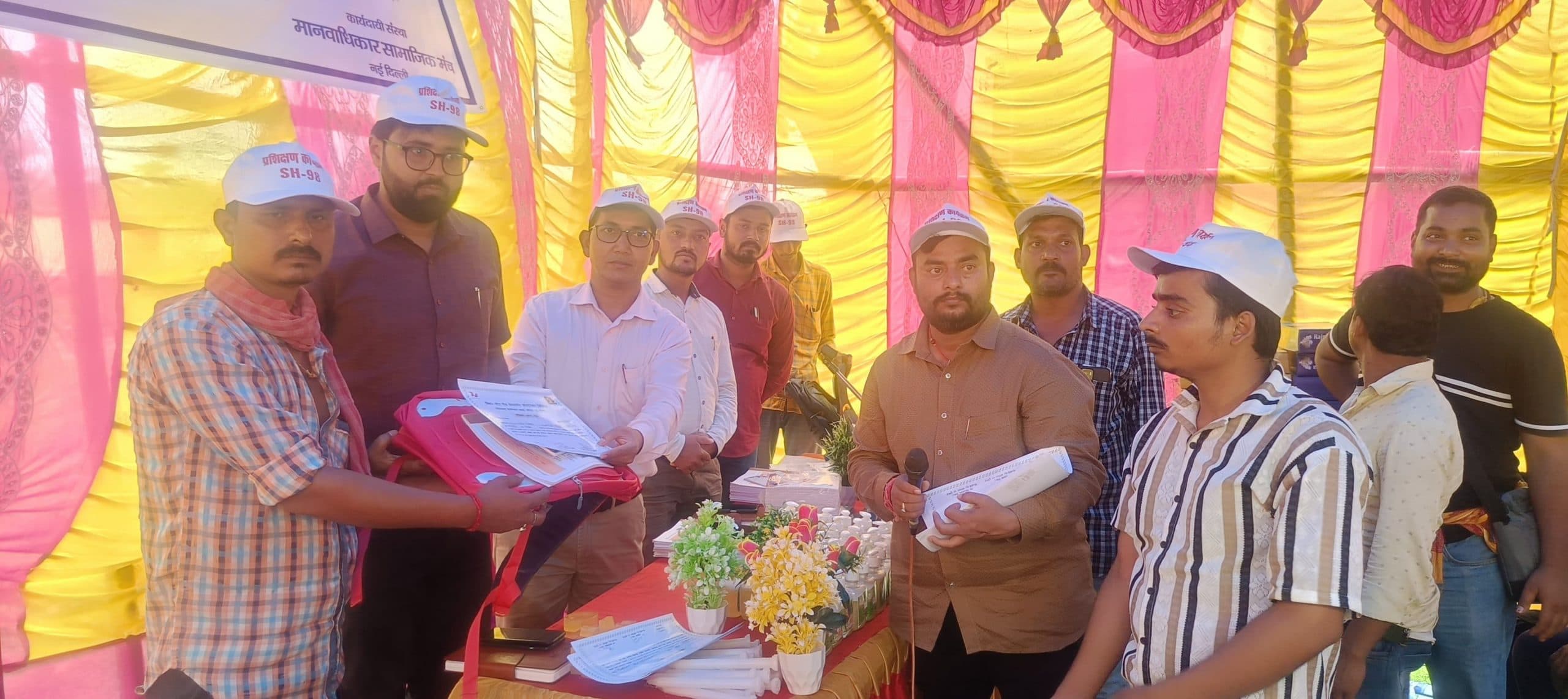 विस्थापित दुकानदारों को स्वरोजगार का मिला प्रशिक्षण