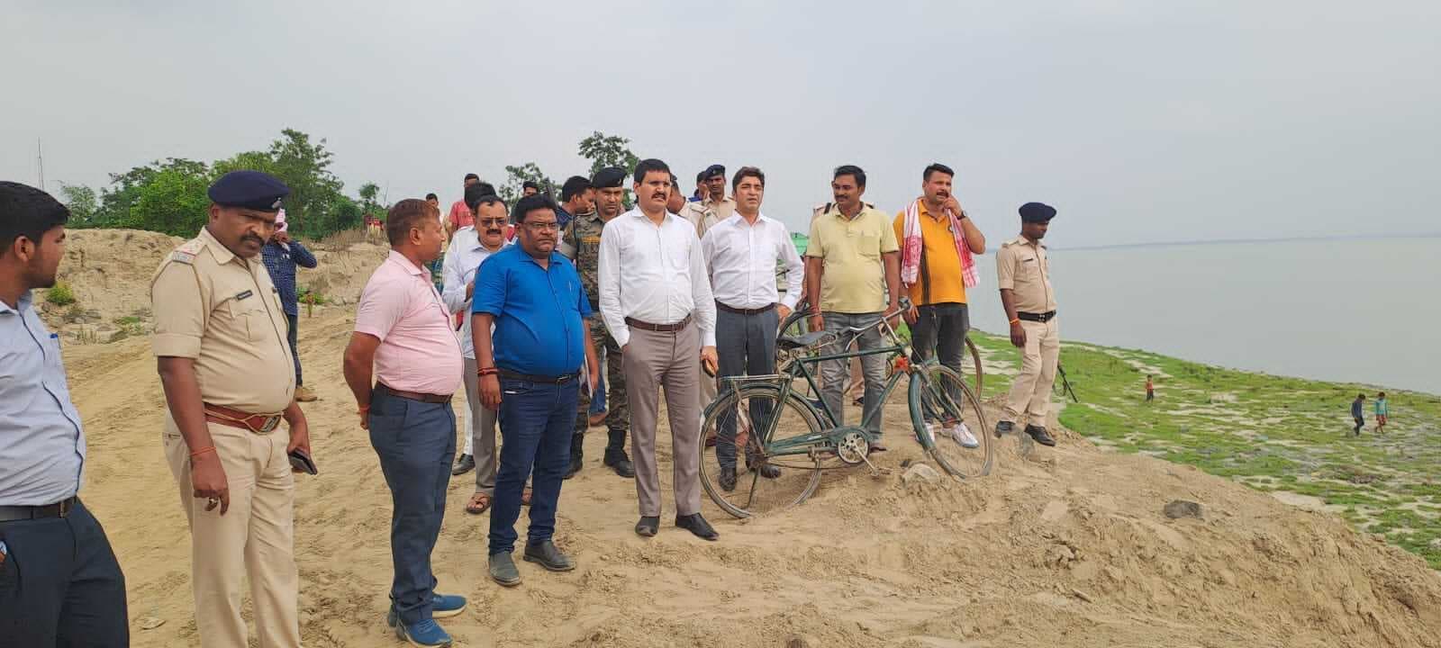 अमदाबाद के बबला बन्ना, बेलगच्छी गांव में कटाव निरोधात्मक कार्य 30 मई तक करें पूरा, डीएम