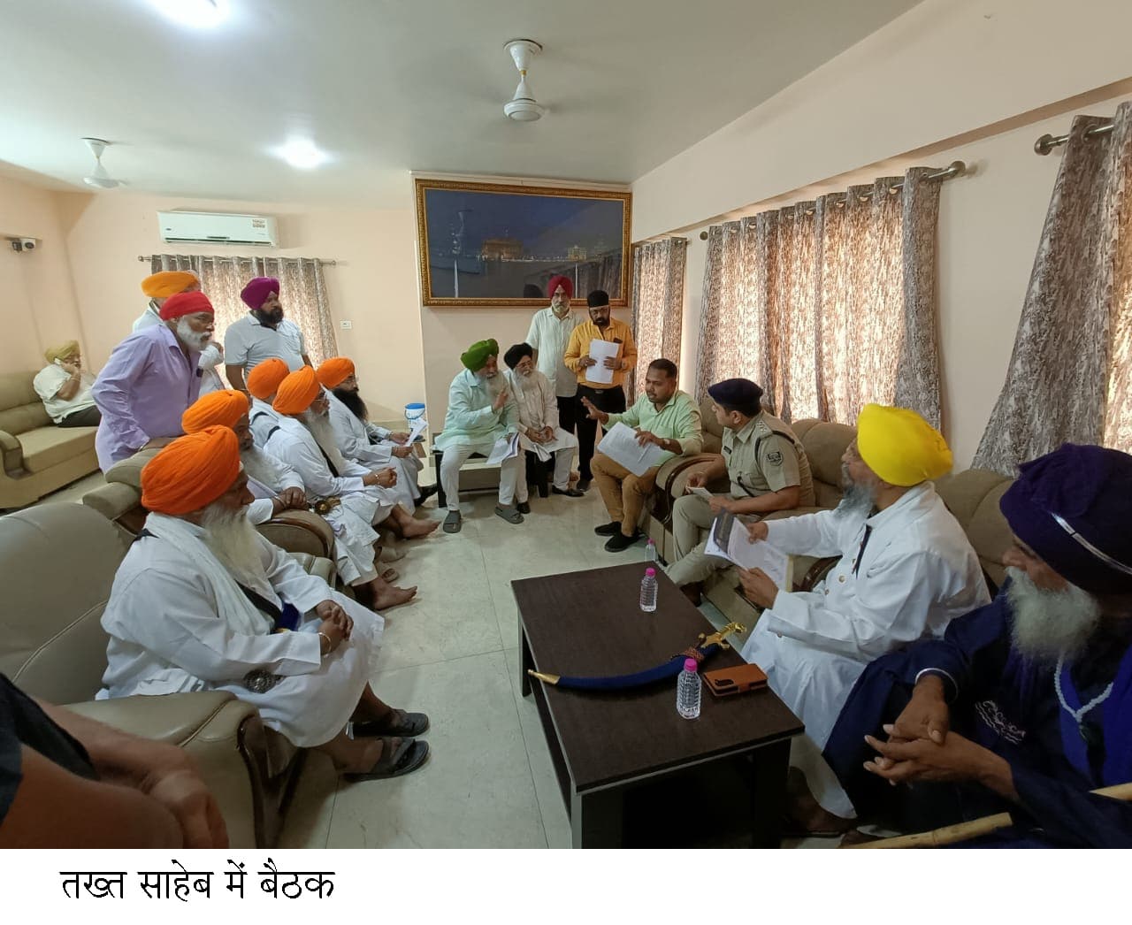 पूर्व जत्थेदार के संबंध में अकाल तख्त के आदेश का विरोध, हंगामा