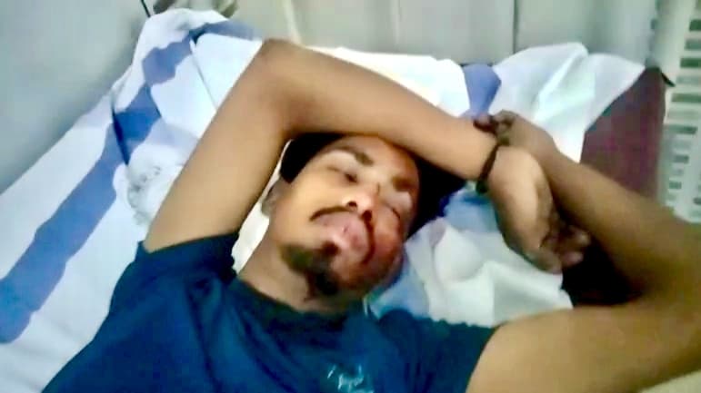 पेड़ से टकरायी बाइक, दो युवक घायल