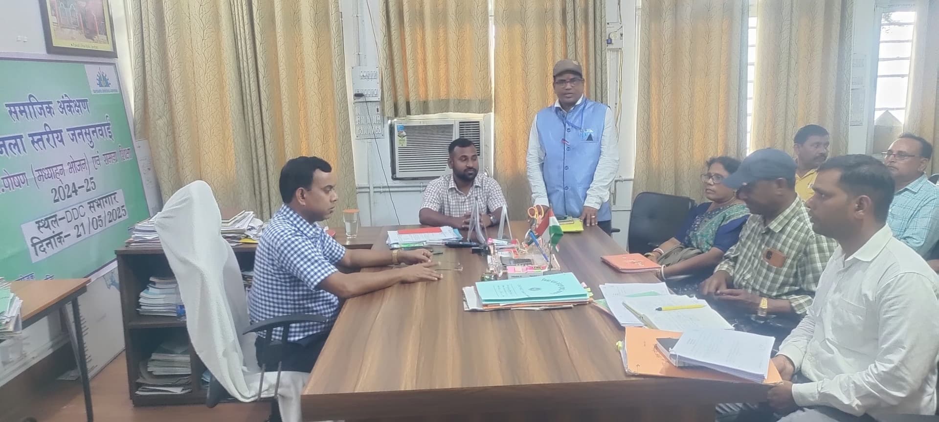 शत-प्रतिशत स्कूलों में एमडीएम का करें संचालन : डीडीसी