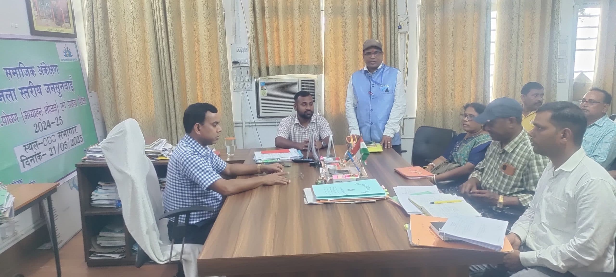 शत-प्रतिशत स्कूलों में एमडीएम का करें संचालन : डीडीसी