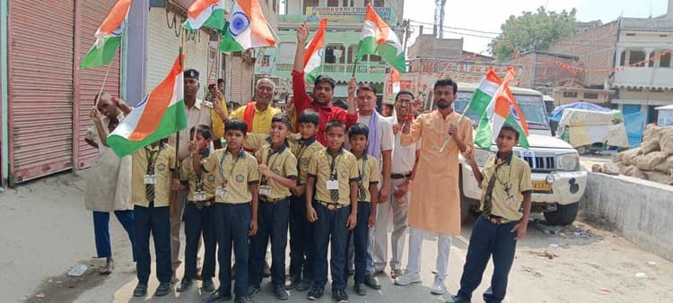 ऑपरेशन सिंदूर की सफलता पर निकाली गयी तिरंगा यात्रा