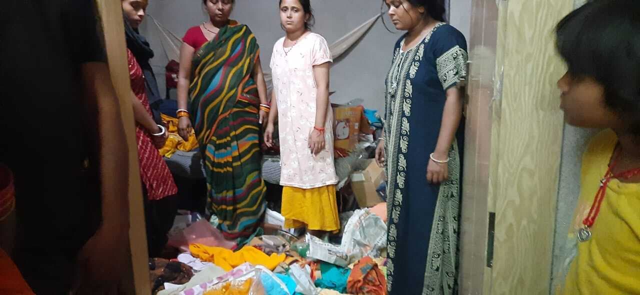 Gaya News : एनआइए का अधिकारी बता घर में घुसकर की लूट, नौ लाख की संपत्ति ले भागे