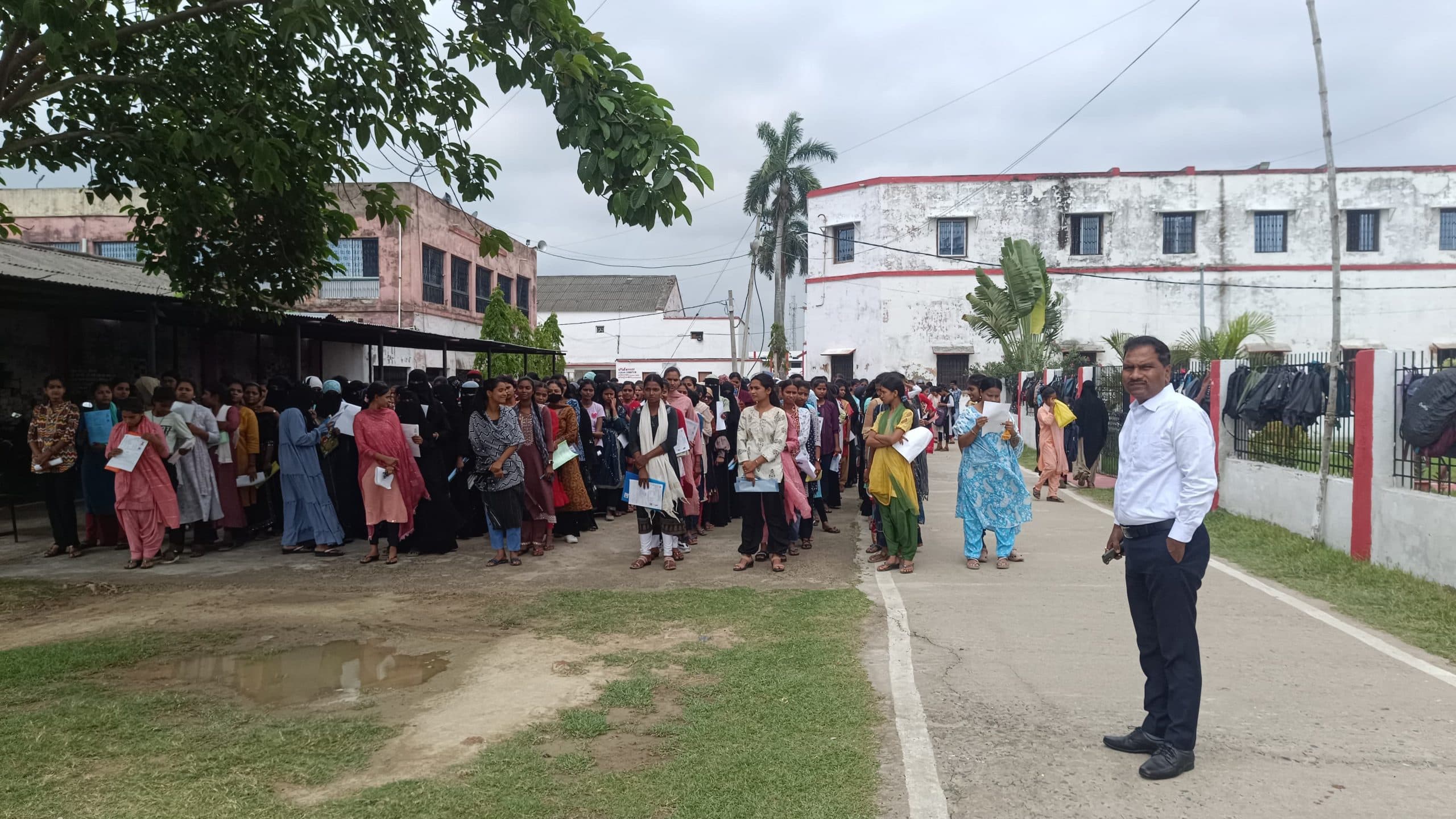 Madhubani News : स्नातक तृतीय सेमेस्टर की परीक्षा शुरू