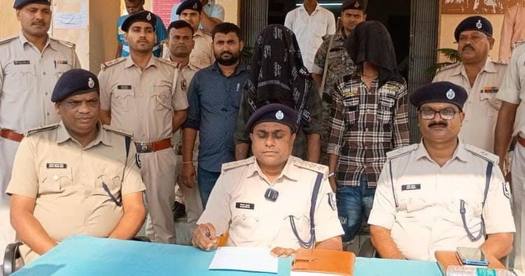 Madhubani News : बर्तन दुकान लूट मामले में दो बदमाश गिरफ्तार, रुपये व बाइक बरामद