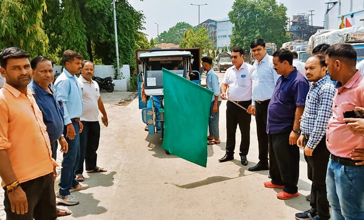 Gopalganj News : नये कृषि यंत्रों के साथ खेती करने को जागरूक किये जा रहे किसान