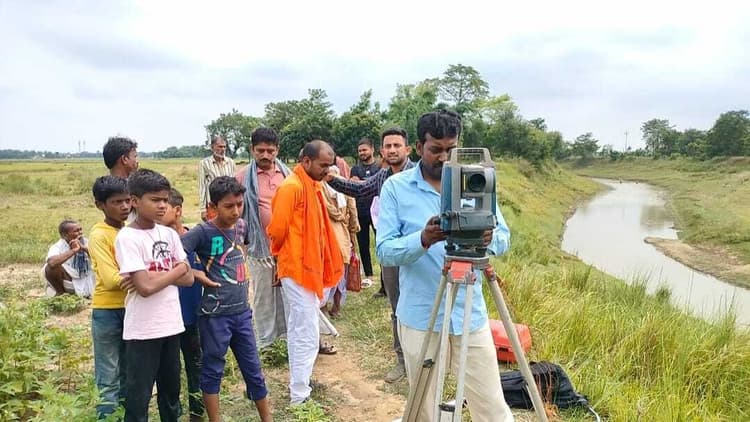 Madhubani News : टीम ने किया तीन पुलों के निर्माण का सर्वेक्षण