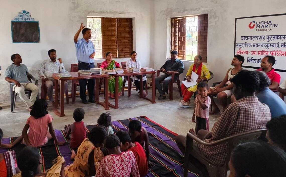 Ranchi News : उषा मार्टिन फाउंडेशन के सहयोग से पांच गांवों में खुला पुस्तकालय