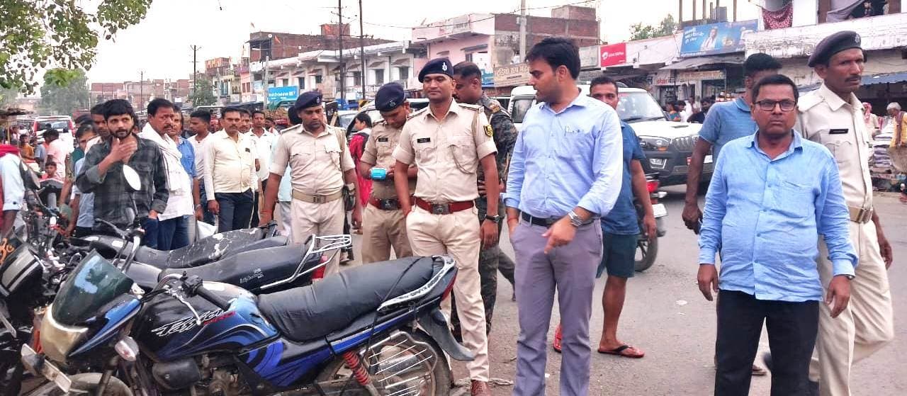 एनएच पर जाम के समाधान के लिए प्रशासन ने हटाया अतिक्रमण