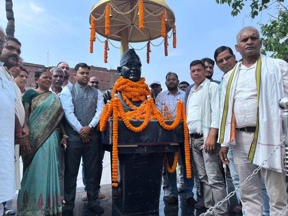 नेताजी सुभाषचंद्र बोस की प्रतिमा का अनावरण