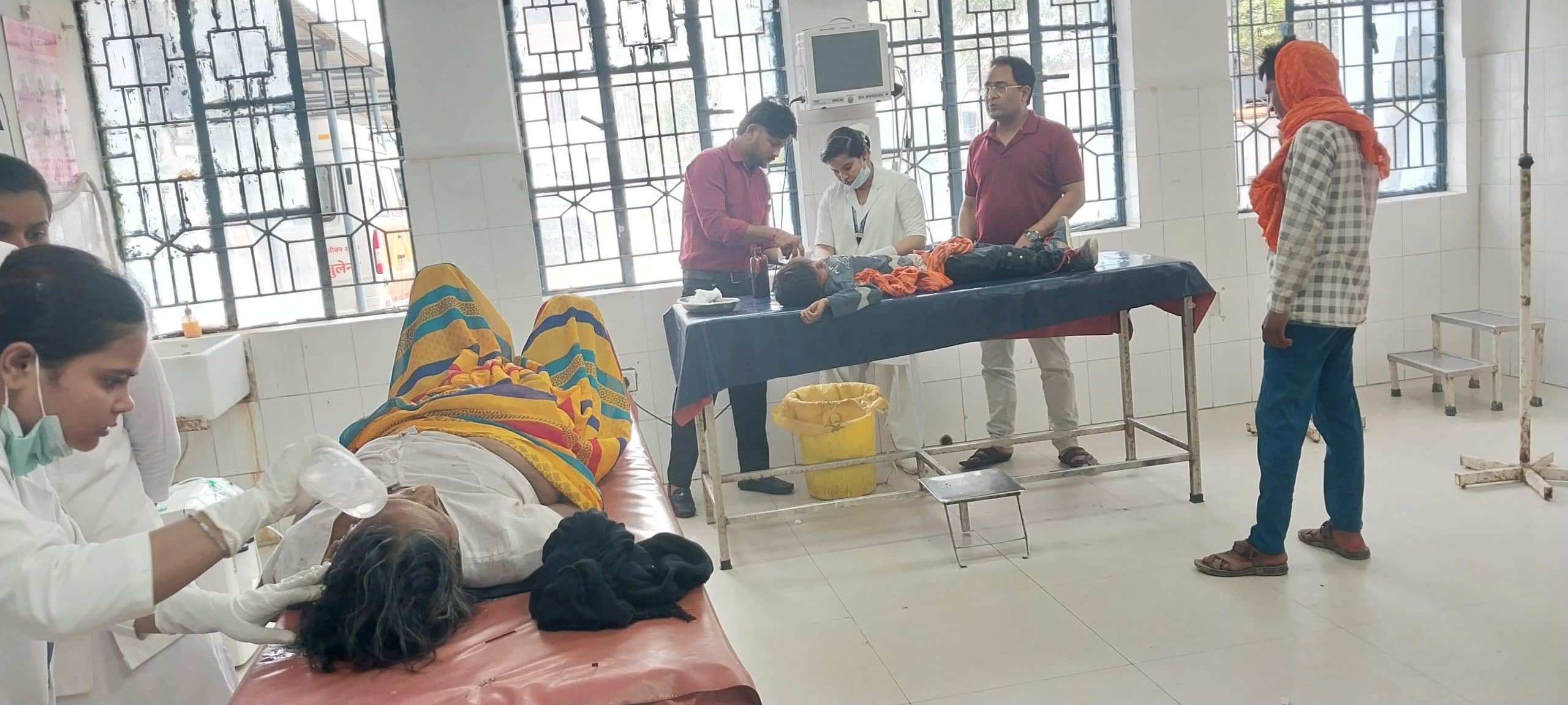 कूड़ासन के पास ऑटो पलटने से तीन लोग घायल