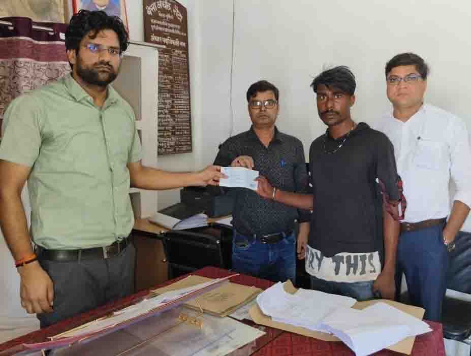 नाविकों को पिछले साल के बकाया का अंचल ने किया भुगतान