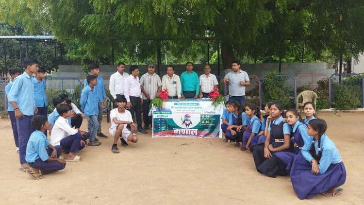 खेलकूद प्रतियोगिता में छात्र-छात्राओं ने दिखायी प्रतिभाग
