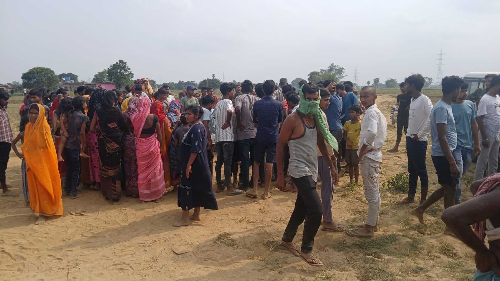 ट्रैक्टर से दबकर चालक की मौत, परिजनों में मचा कोहराम