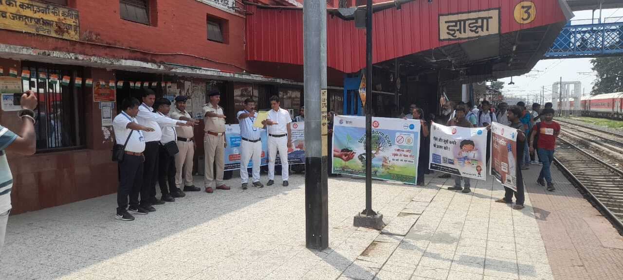 सामान खरीदते समय कपड़े का थैला का करें उपयोग