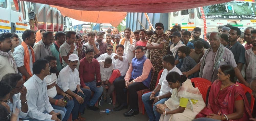 वार्ता में सहमति बनी, घटना के 29 घंटे बाद जाम हटाया