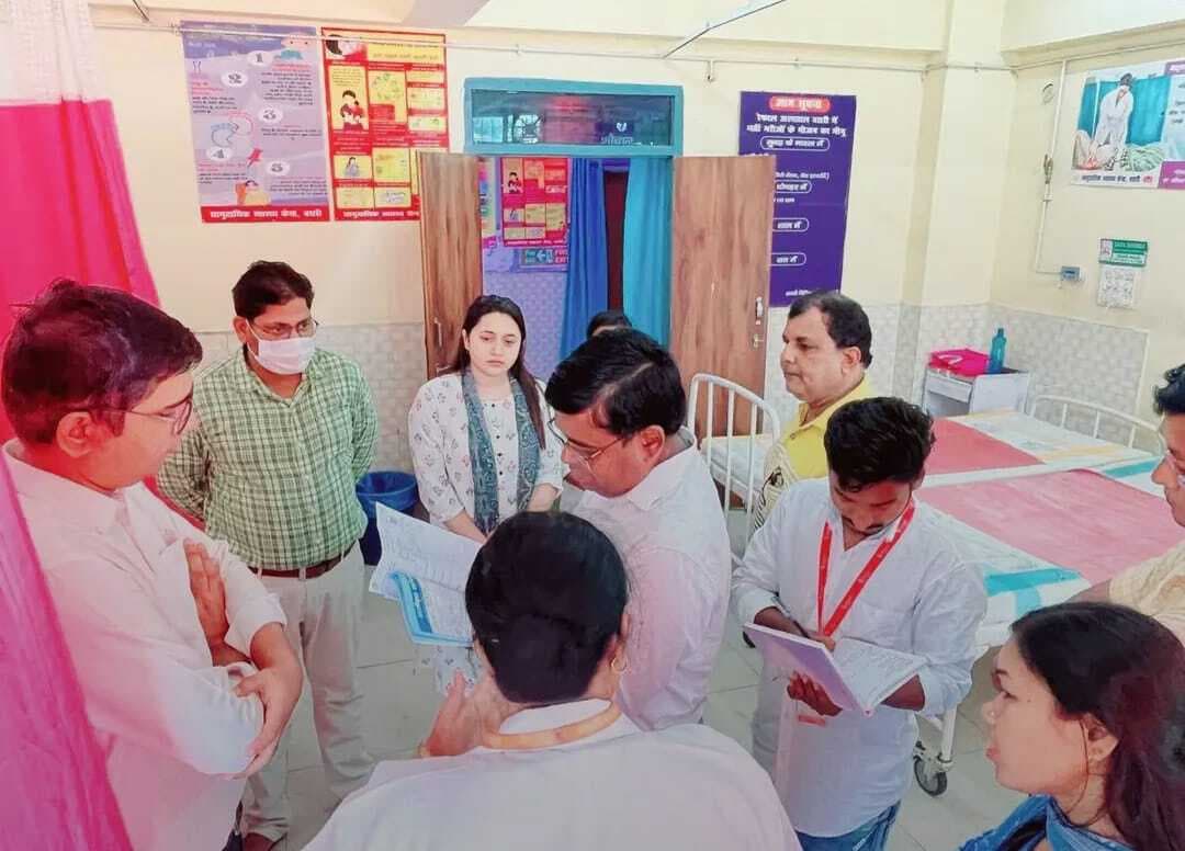 चार घंटे तक टीम ने सीएचसी का लिया जायजा