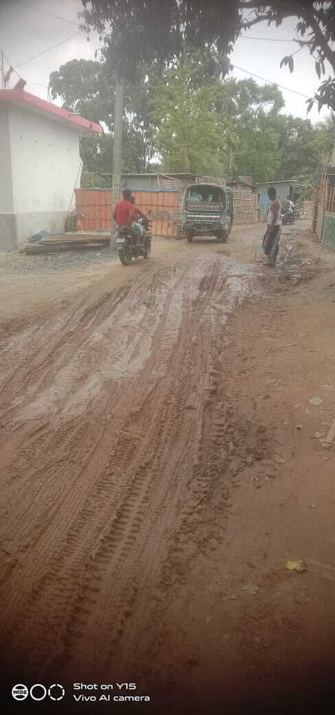 सड़क मरम्मत नहीं होने पर लोगों में आक्रोश