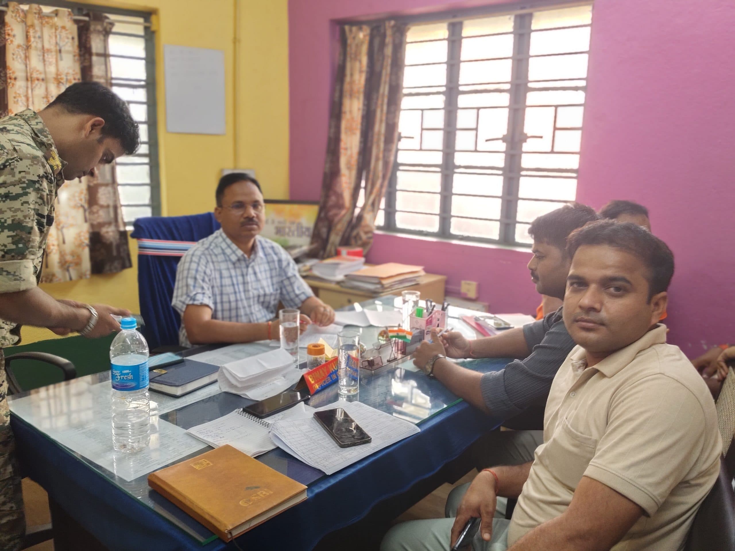 अपने केसों के फरार अभियुक्तों को गिरफ्तार करें आइओ: डीएसपी