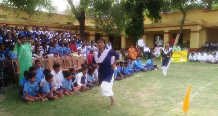 60 मीटर दौड़ में प्रियंका तो 600 मीटर दौड़ में करिश्मा ने मारी बाजी