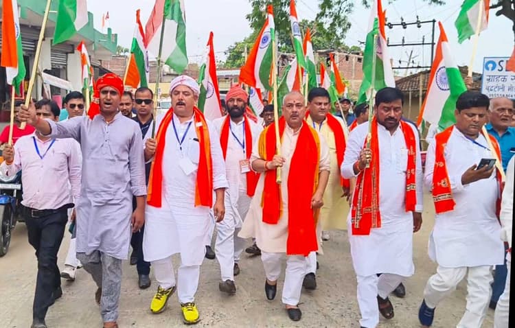 ऑपरेशन सिंदूर की सफलता पर निकाली भव्य तिरंगा यात्रा