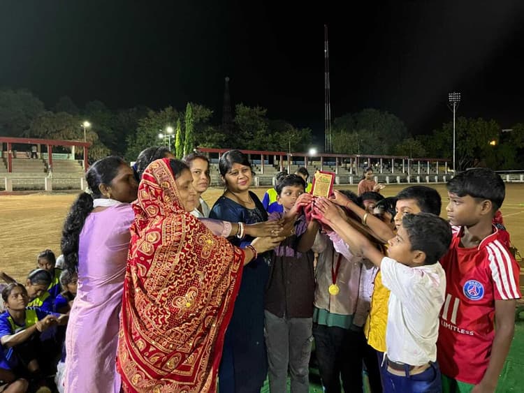 नेटबॉल के प्रशिक्षण के बाद प्रतिभागियों का हुआ सम्मान