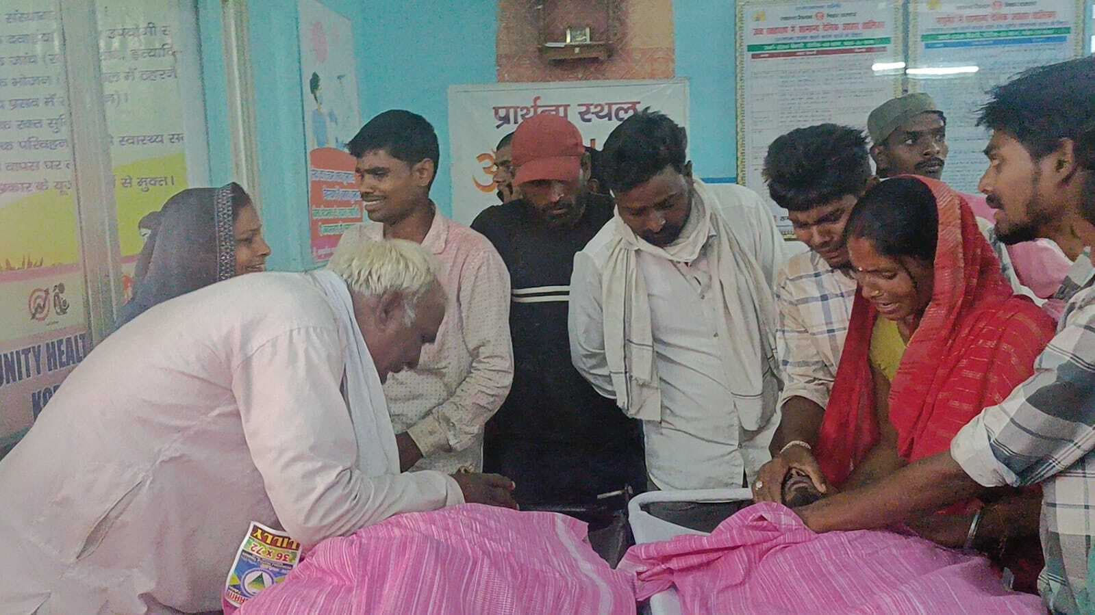 कोढ़ाज्ञ रमेली गांव में सेफ्टी टंकी की सेंटरिंग हटाने के दौरान दम घुटने से मकान मालिक सहित मजदूर की मौत