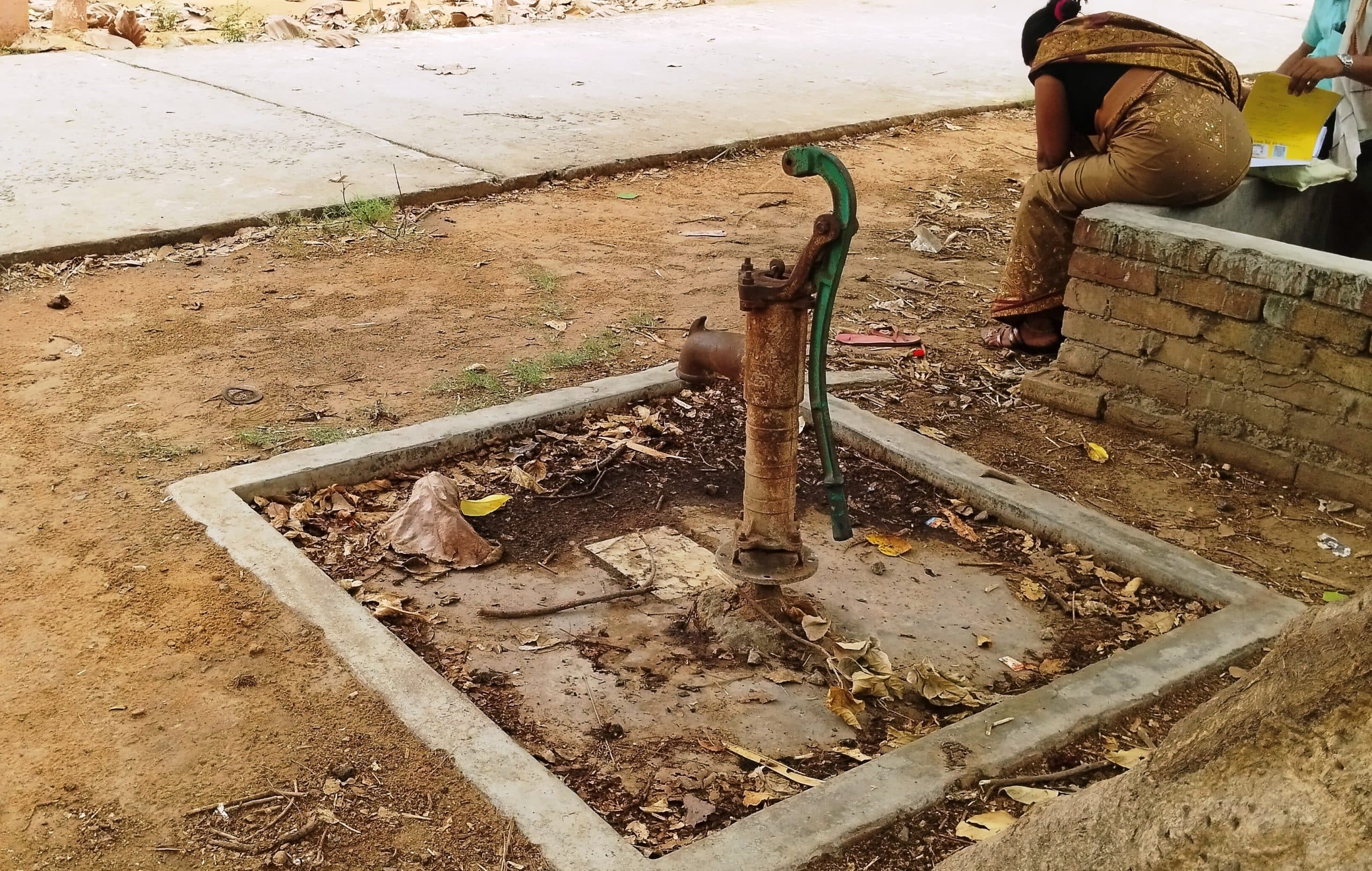 Aurangabad News : पीने के पानी के लिए तय करनी पड़ रही लंबी दूरी