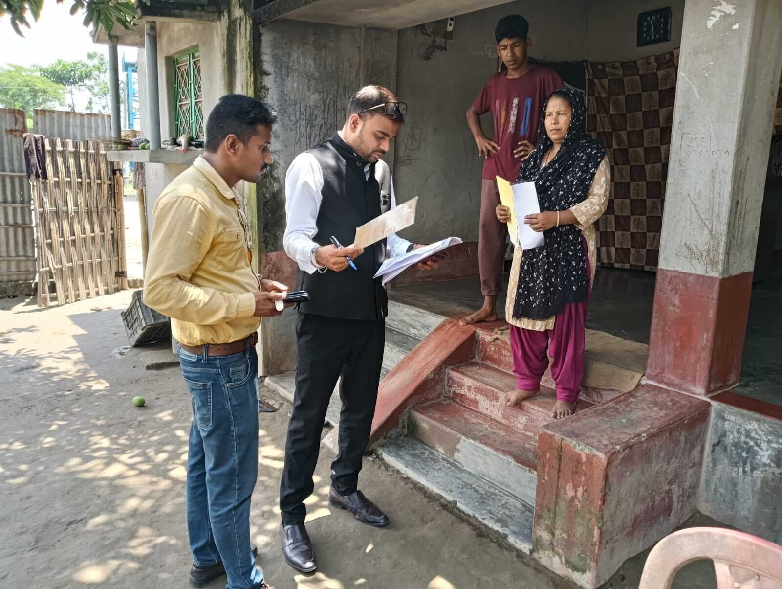 सीओ ने भूमिहीनों के लिए चिह्नित जमीन का किया निरीक्षण