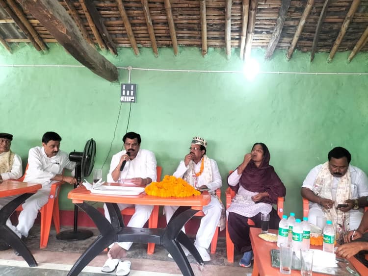 Madhubani News : शहीद सूरज नारायण सिंह स्मृति समारोह के लिये पूर्व सांसद ने किया दौरा