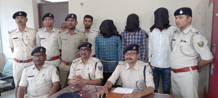 Madhubani News : लोडेड कट्टा व पिस्टल के साथ लूट कांड में शामिल तीन अपराधी गिरफ्तार