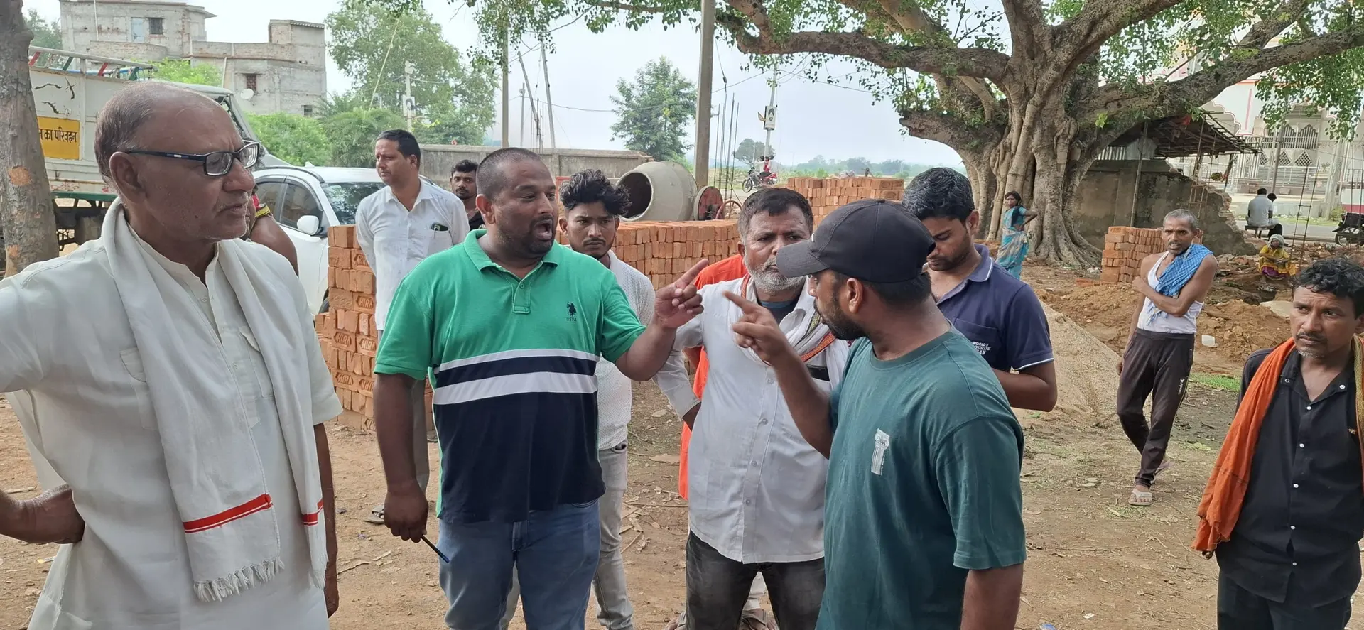 Giridih News :चालान से कम वजन चावल रहने पर हंगामा