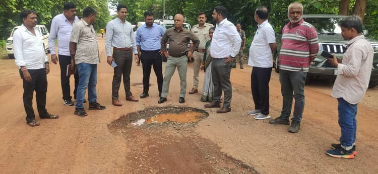 East Singhbhum News : दुरुस्त सड़क दोबारा बन रही, सैंपल जांच को भेजा