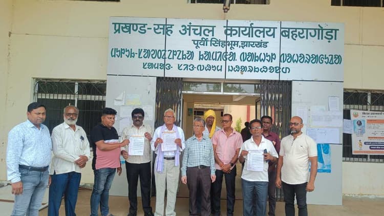East Singhbhum News : 15 दिनों में तीन माह का राशन वितरण व उठाव करना मुश्किल