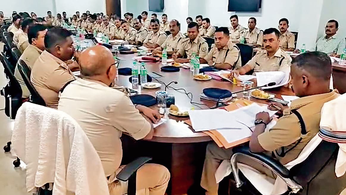 Dhanbad News: संगठित अपराध रोकें व गैंगस्टर्स की करें गिरफ्तारी : एसएसपी