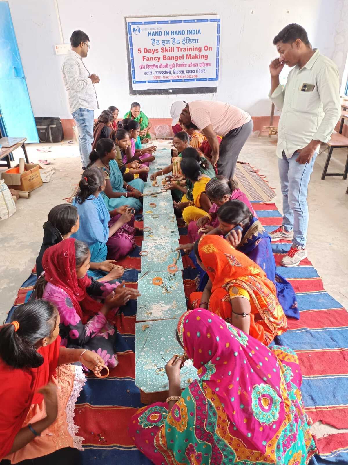 महिलाओं ने चूड़ी व बाला बनाने की ली ट्रेनिंग