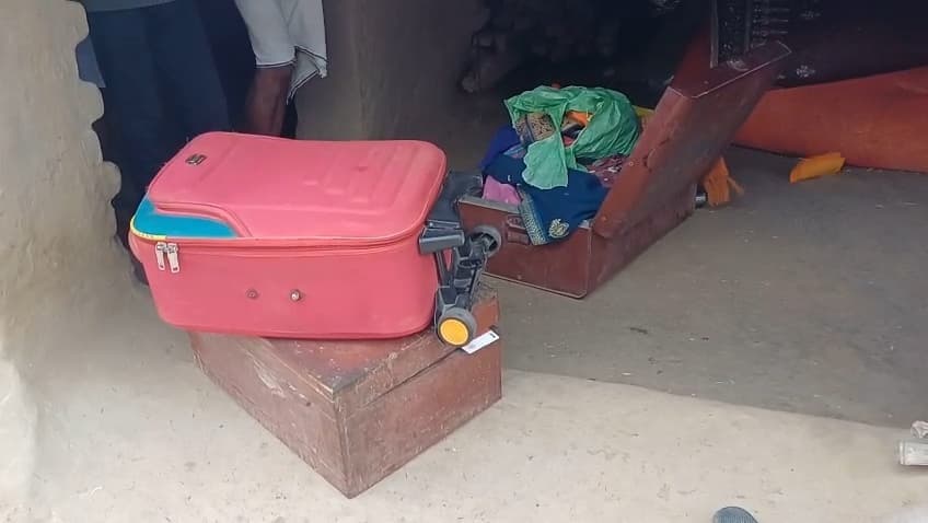 सेंधमारी कर घर से नकदी, जेवर व लाखों के बेशकीमती सामान की चोरी