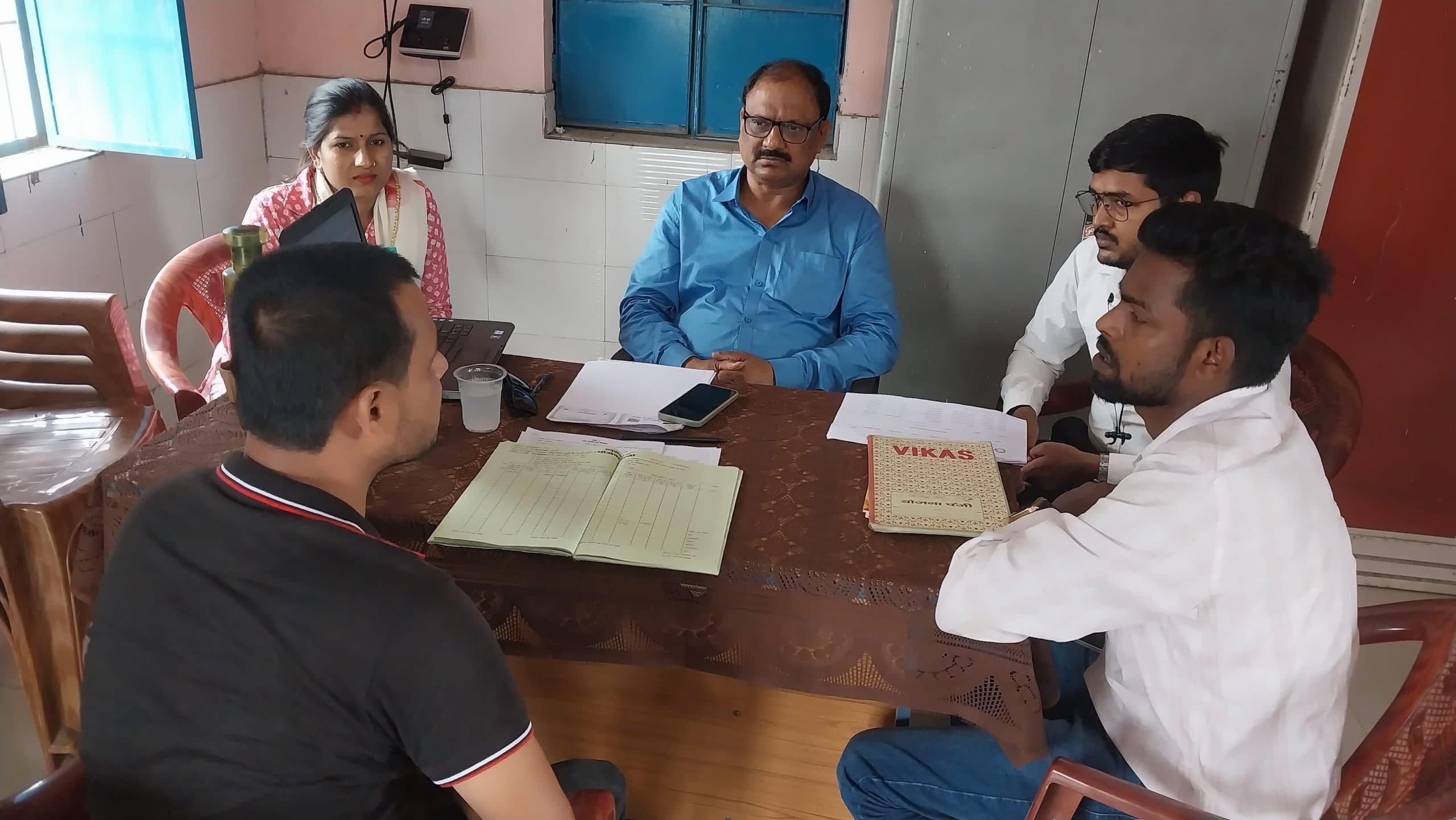 पंचायत भवन का बीडीओ ने किया औचक निरीक्षण