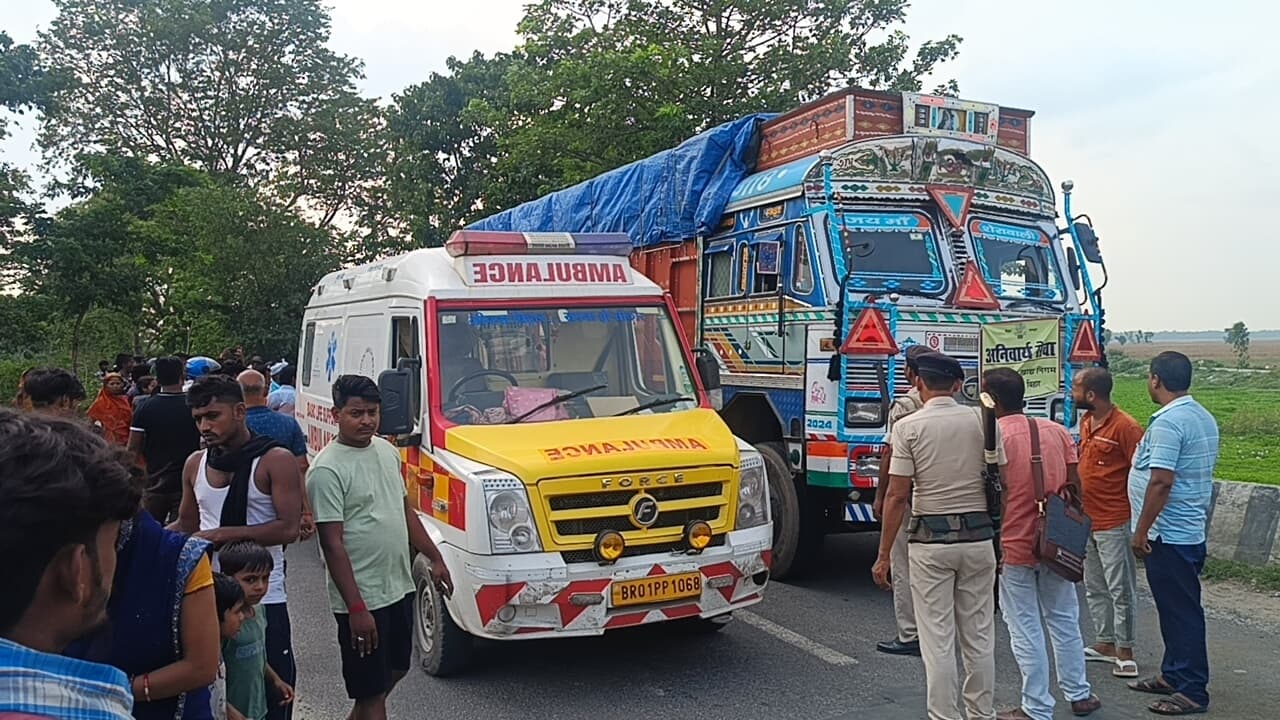 ट्रक ने बाइक सवार महिला को कुचला, मौत