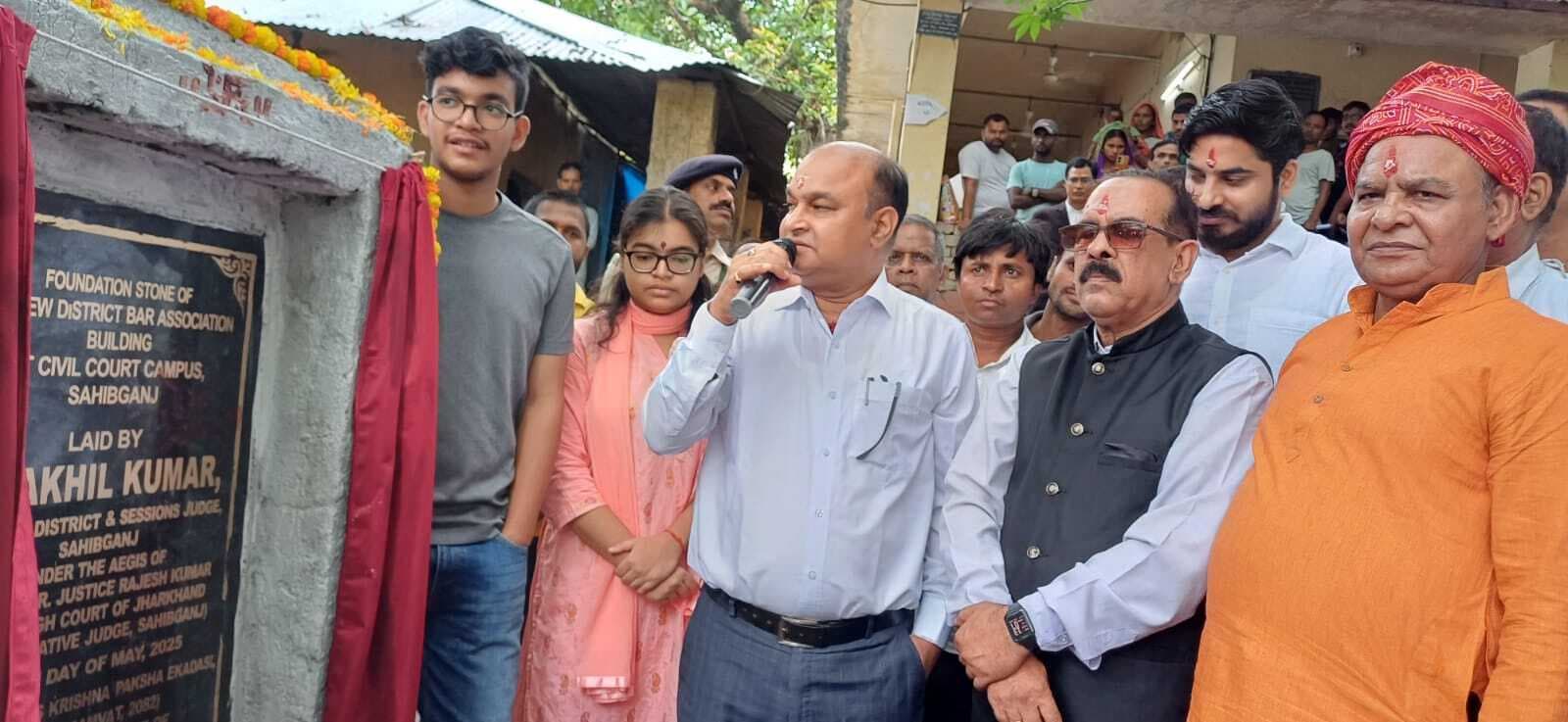 अधिवक्ता संघ भवन का पीडीजे ने किया शिलान्यास