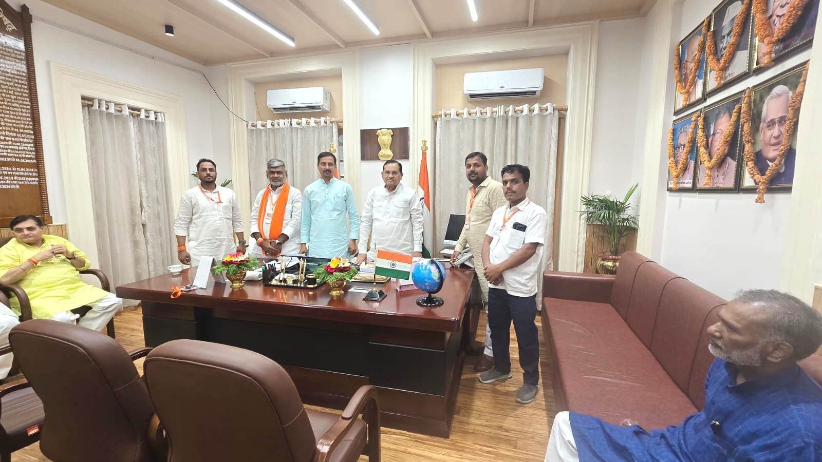 Aurangabad News: मेडिकल कॉलेज की अड़चनों को दूर करने के लिए सभापति से मिले भाजपा नेता