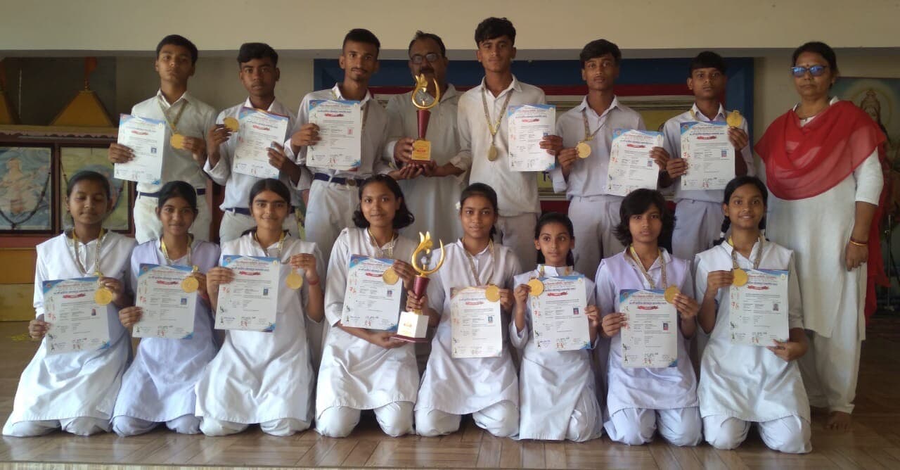 Giridih News :एसएसवीएम के खिलाड़ियों ने कबड्डी व खो-खो में जीते दो गोल्ड मेडल