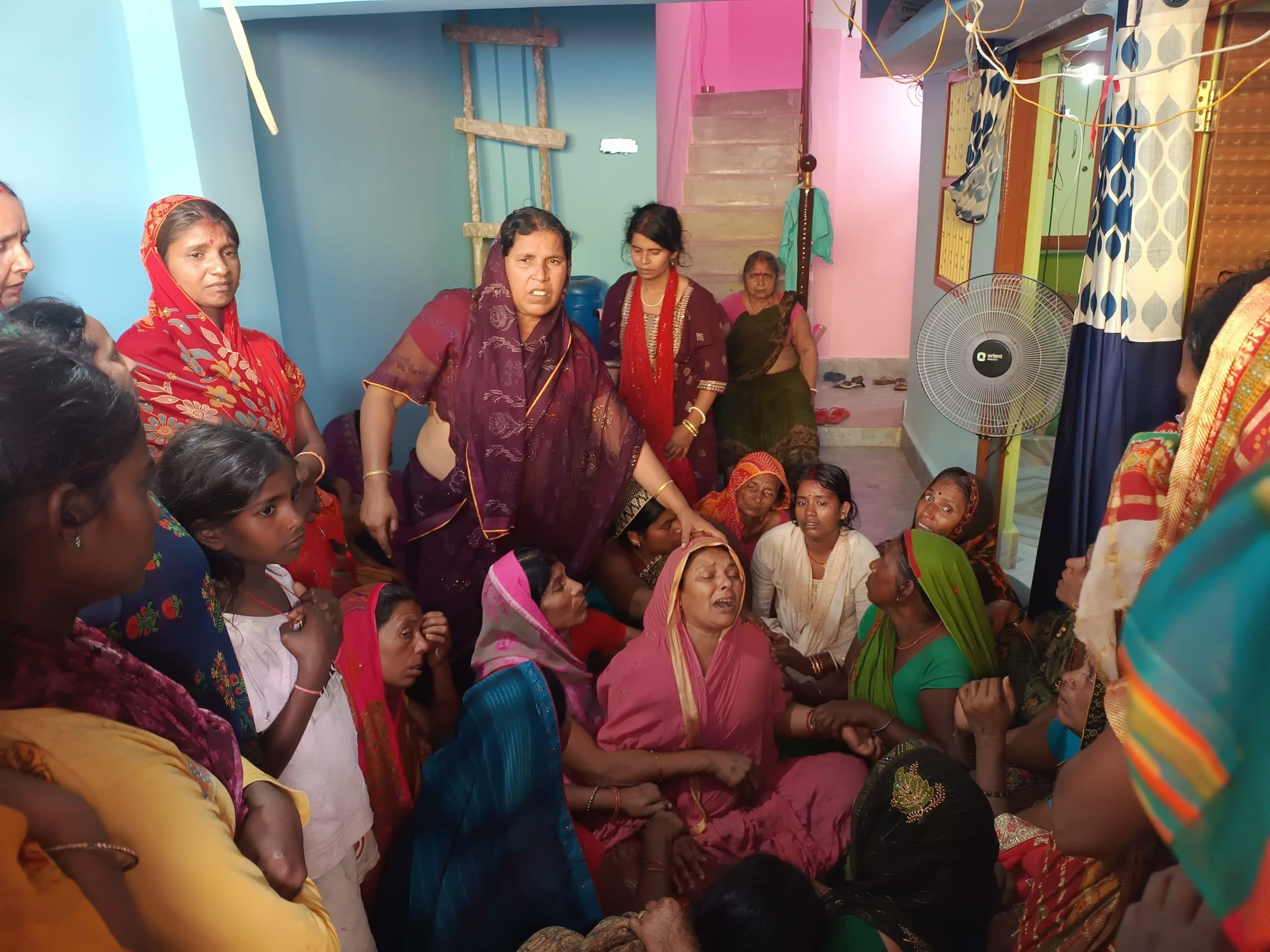 बाइक सवार तीन युवकों को ट्रक ने रौंदा, एक की मौत