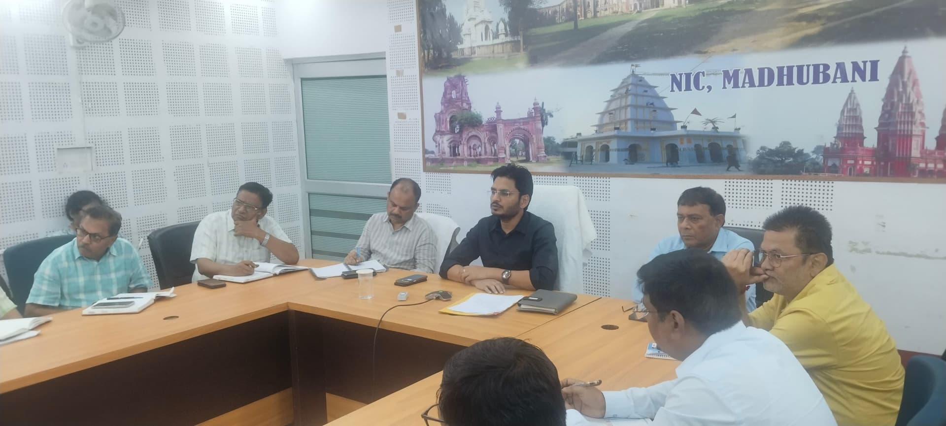 Madhubani News : 28 рдордИ рддрдХ рдХреИрдВрдк рдореЗрдВ рдмрдиреЗрдЧрд╛ рдЖрдпреБрд╖реНрдорд╛рди рдХрд╛рд░реНрдб рдПрд╡рдВ рдЖрдпреБрд╖реНрдорд╛рди рд╡рдп рд╡рдВрджрди рдХрд╛рд░реНрдб