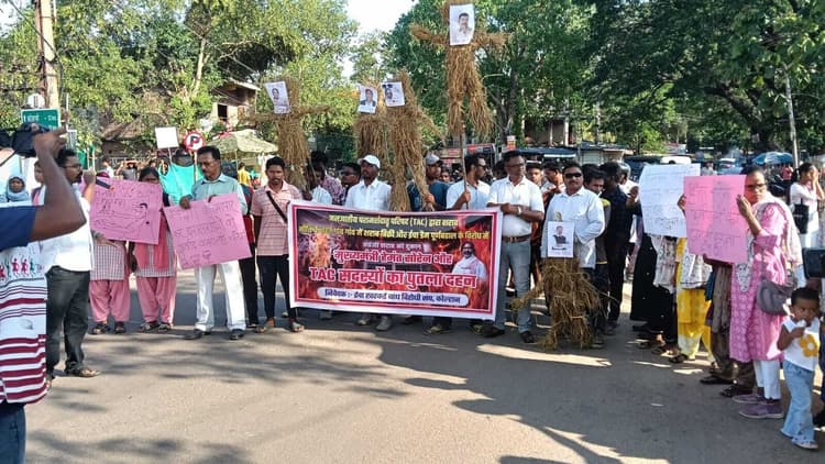 Chaibasa News : सरकार से विश्वास उठा, ईचा डैम पुनर्निर्माण व शराब नीति आदिवासियों के लिए घातक