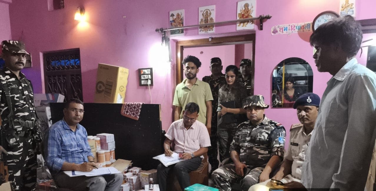 पौआखाली के पांचगाछी में अवैध दवा दुकान में औषधि विभाग का छापा